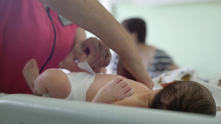 Romania: 10 trẻ sơ sinh dương tính với virus corona trong khi mẹ âm tính - Ảnh 1.