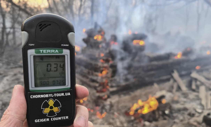 Mức phóng xạ tăng sau cháy rừng gần Chernobyl ở Ukraine - Ảnh 1.
