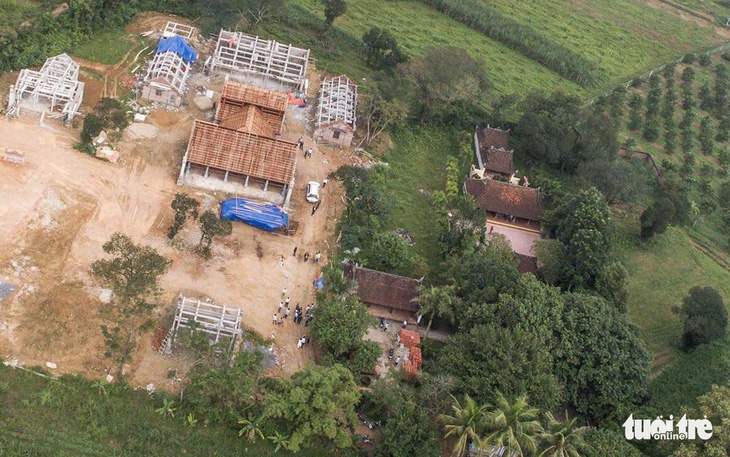 Dân tháo dỡ chùa Linh Sâm triệu đô xây ‘chui’ trên đất di tích quốc gia - Ảnh 3.