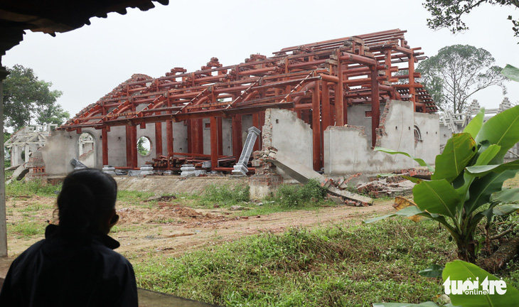 Dân tháo dỡ chùa Linh Sâm triệu đô xây ‘chui’ trên đất di tích quốc gia - Ảnh 5.