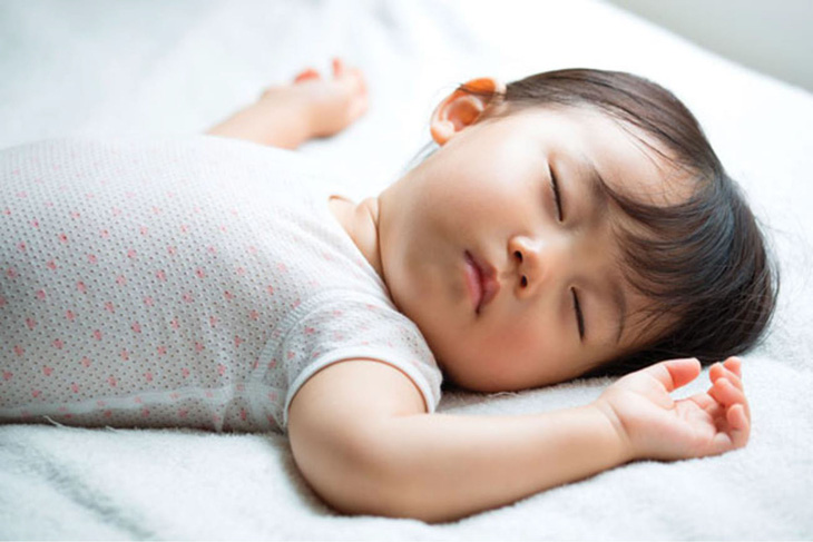 Ngủ sớm có thể giảm nguy cơ thừa cân hay béo phì ở trẻ nhỏ - Ảnh 1.