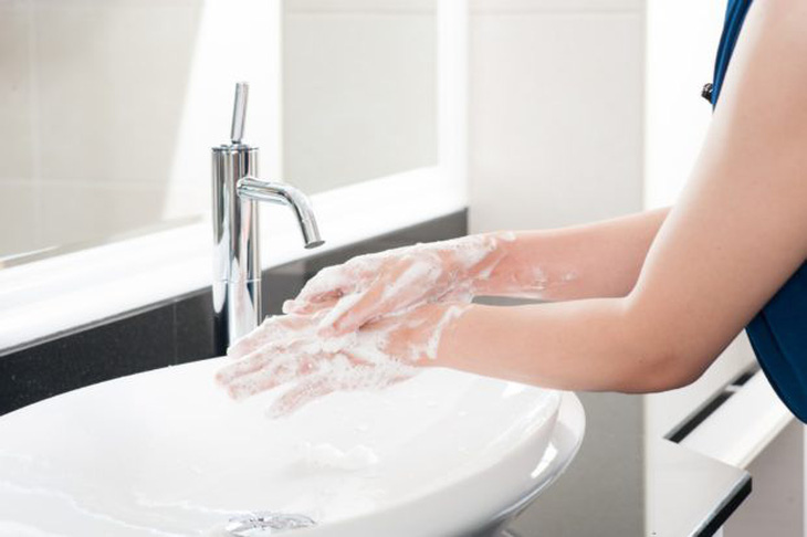 COVID-19 có thể lây qua đường tiêu hóa: hãy rửa tay, rửa tay và rửa tay! - Ảnh 1.