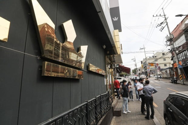 Seoul lại đóng cửa các quán bar, truy dấu 1.500 ca F1 - Ảnh 2.