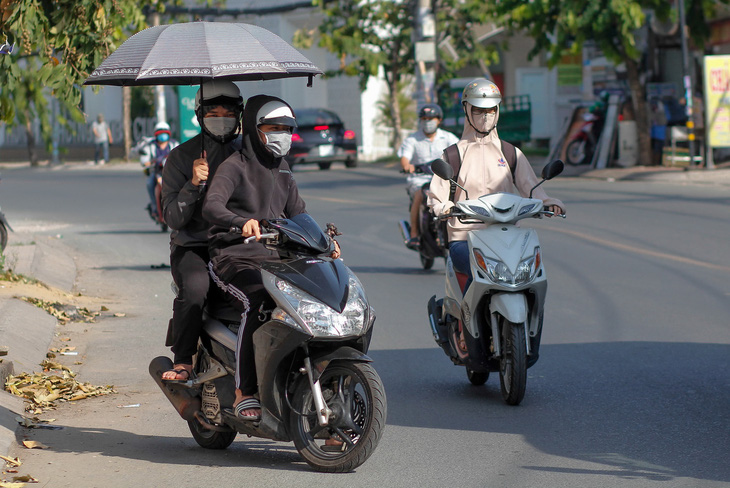 Nam Bộ nắng gắt, Bắc - Trung Bộ mưa diện rộng, có thể có mưa đá - Ảnh 1.