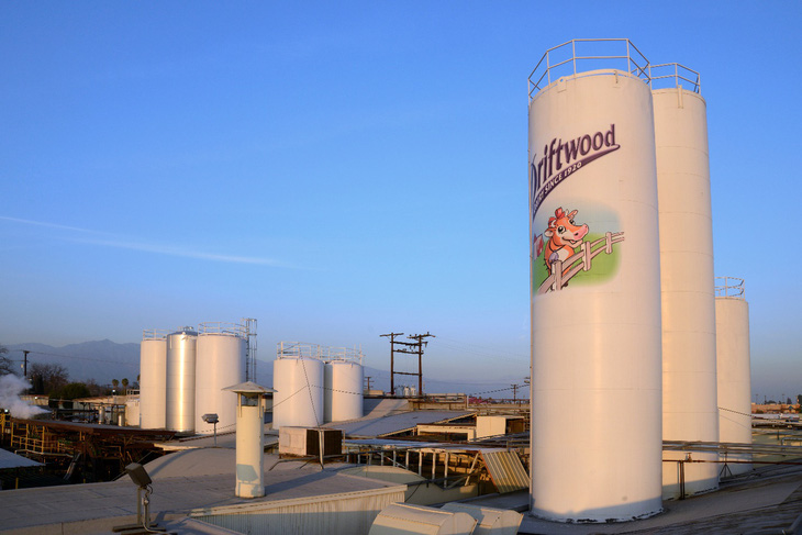 Nhà máy Vinamilk tại Mỹ ủng hộ 23.000 lít sữa cho người dân - Ảnh 5.
