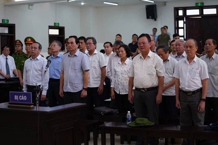 Hai cựu chủ tịch Đà Nẵng bị bắt tạm giam tại phiên tòa - Ảnh 3.