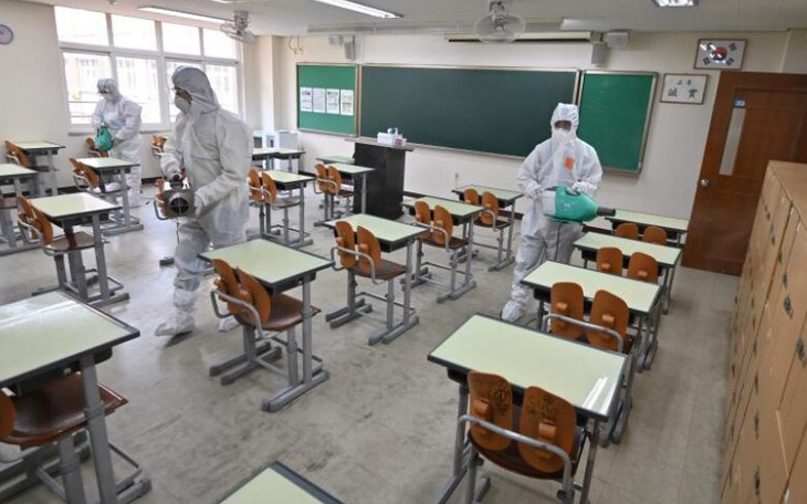 Lo sợ làn sóng COVID-19 mới, Hàn Quốc hoãn mở cửa trường học