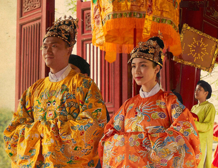 Mối tình vua Bảo Đại, hoàng hậu Nam Phương được đưa vào MV của Hòa Minzy - Ảnh 1.