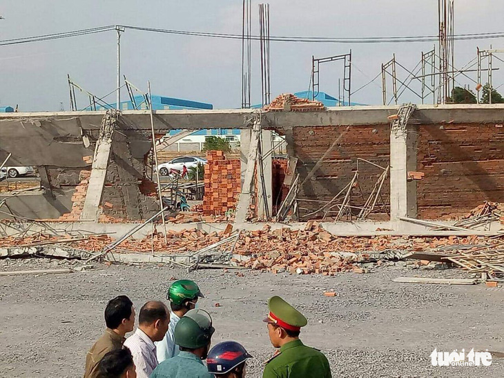 10 người chết do sập tường đang xây ở Đồng Nai - Ảnh 4.