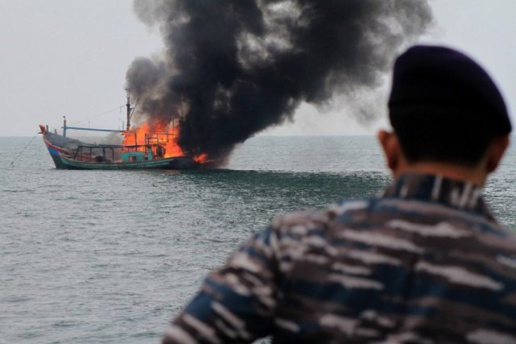 Việt Nam đề nghị Indonesia tìm kiếm, điều tra vụ 4 ngư dân tàu cá Bình Định mất tích - Ảnh 1.