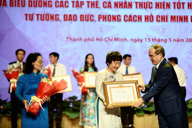 Tuyên dương tập thể, cá nhân điển hình học tập và làm theo tư tưởng, đạo đức, phong cách Hồ Chí Minh - Ảnh 3.