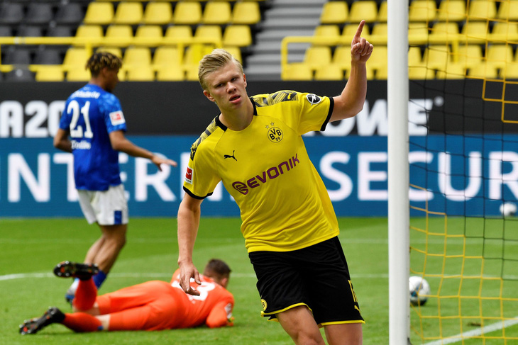Dortmund đại thắng Schalke ngày Giải vô địch Đức trở lại - Ảnh 1.