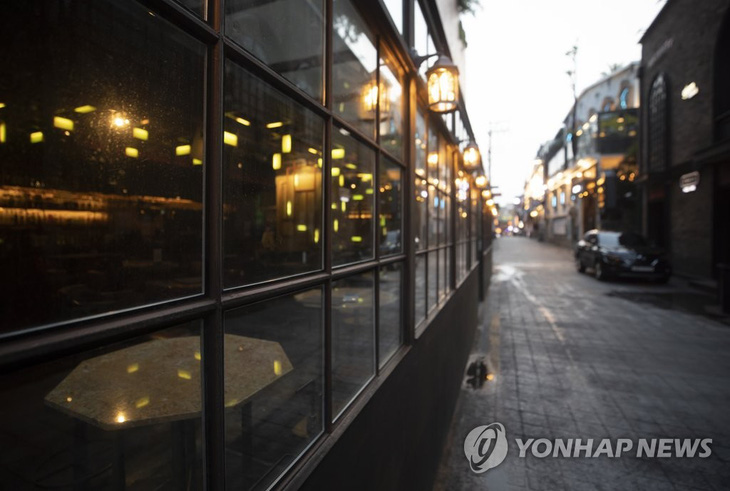Hai người Việt ở Hàn Quốc nhiễm virus corona liên quan quán bar ở Itaewon - Ảnh 1.