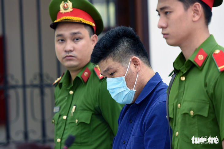 Giang 36 và Nguyễn Tấn Lương nhận 4 năm tù vụ ‘giang hồ’ vây xe chở công an - Ảnh 3.