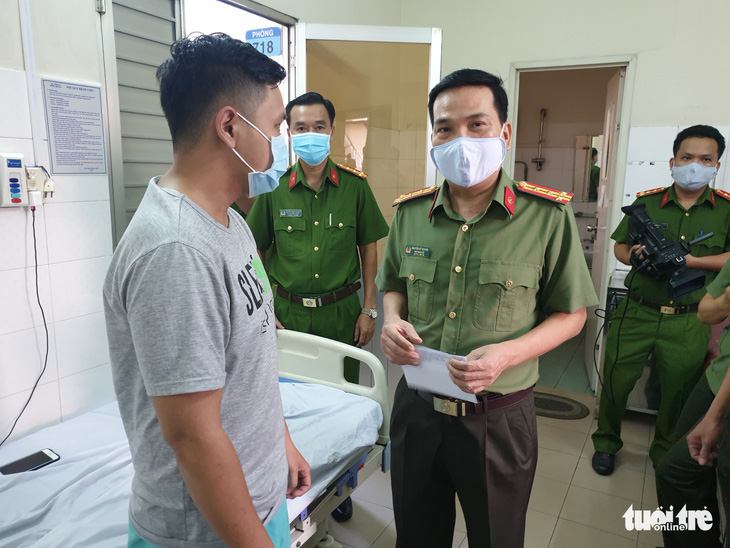 Đề xuất khen thưởng 5 cá nhân, 1 tập thể tham gia chữa cháy ở KCX Tân Thuận - Ảnh 3.