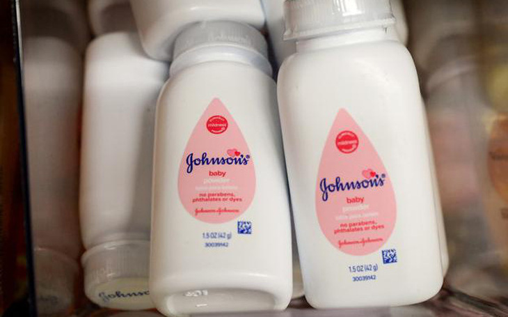 Johnson & Johnson dừng bán phấn rôm ở Mỹ, Canada giữa tin đồn gây ung thư