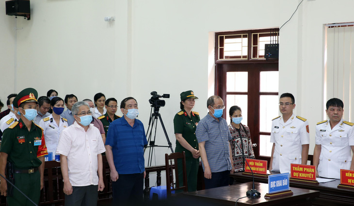 Cựu thứ trưởng Bộ Quốc phòng Nguyễn Văn Hiến lãnh 4 năm tù, Út trọc 20 năm tù - Ảnh 2.