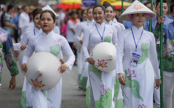 Huế là thành phố áo dài, tại sao không?