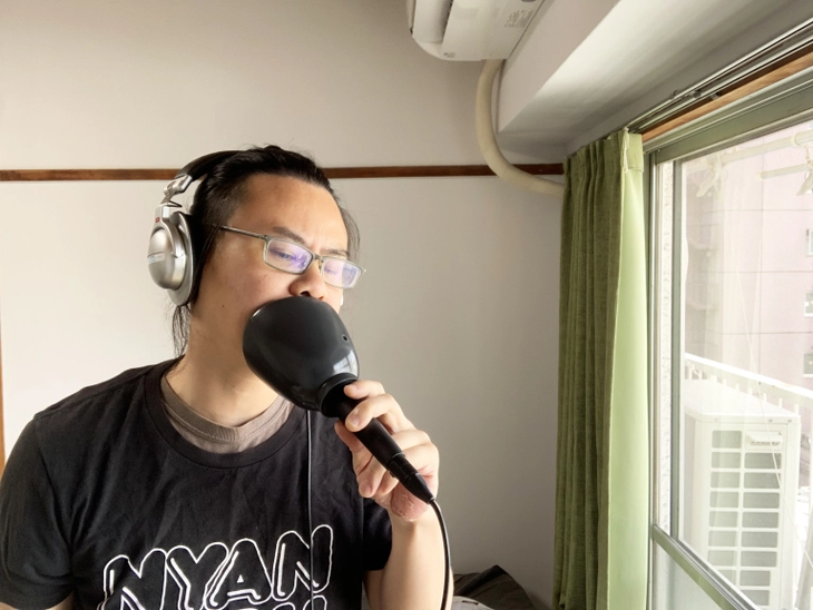 Nhật Bản chế thiết bị hát karaoke không làm phiền hàng xóm - Ảnh 1.