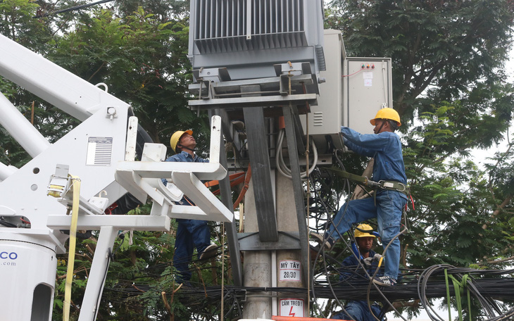 EVNHCMC khẩn trương thi công các công trình chống quá tải điện