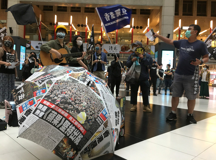 Gần 200 chính trị gia phản đối dự luật an ninh quốc gia tại Hong Kong của Trung Quốc - Ảnh 1.