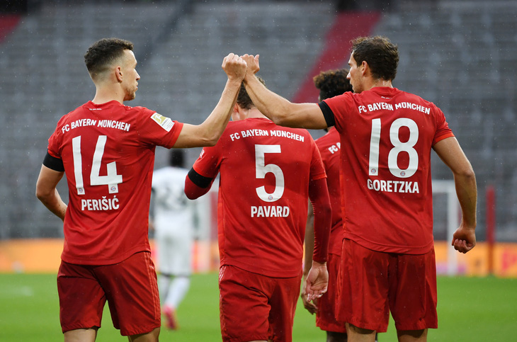 Khuất phục Frankfurt, Bayern Munich tái lập khoảng cách 4 điểm với Dortmund - Ảnh 1.