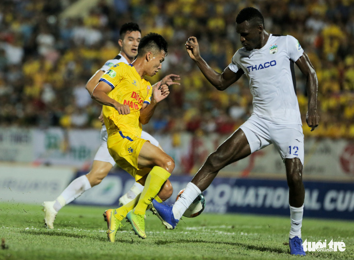 Đỗ Merlo nổi khùng với cựu tuyển thủ U23 Việt Nam vì thi đấu quá cá nhân - Ảnh 1.