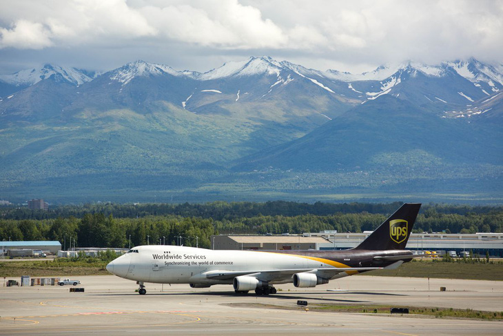 Sân bay ở Alaska hẻo lánh bỗng thành sân bay bận rộn nhất thế giới - Ảnh 1.