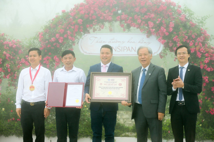 Sa Pa nhận kỷ lục thung lũng hoa hồng lớn nhất Việt Nam - Ảnh 4.