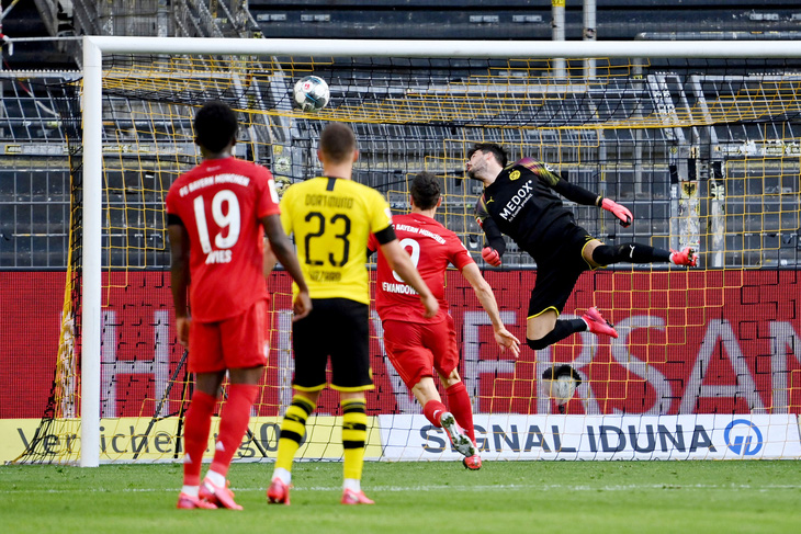 Siêu phẩm lốp bóng của Kimmich giúp Bayern Munich đánh bại Dortmund - Ảnh 1.