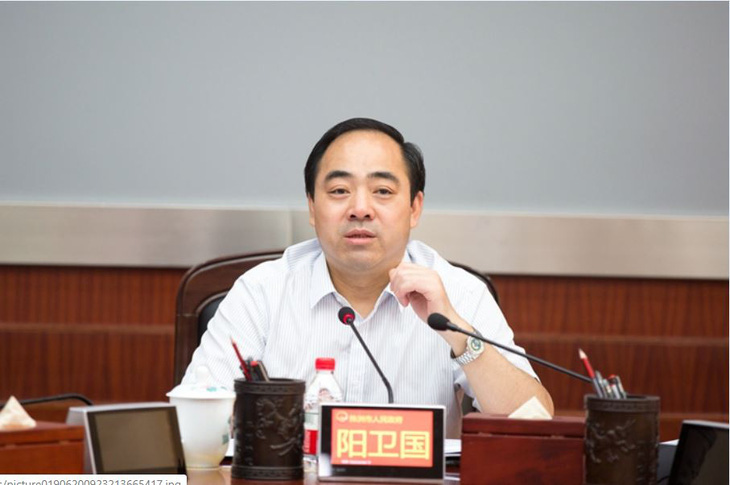 Đại biểu Quốc hội Trung Quốc kiến nghị không dịch tiếng Anh tại họp báo - Ảnh 1.