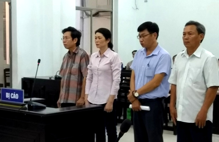 Phó chủ tịch thành phố Nha Trang Lê Huy Toàn và các bị cáo được hưởng án treo - Ảnh 1.