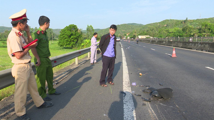 Tìm được xe tải tông chết người ở Phú Yên, chạy trốn về Hà Nội - Ảnh 1.
