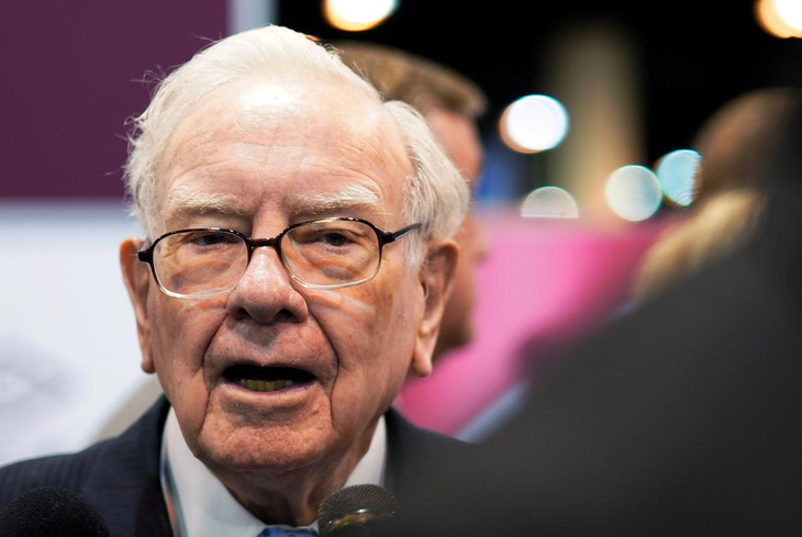 Khẳng định Mỹ sẽ đứng vững, tỉ phú Warren Buffett vẫn bán toàn bộ cổ phiếu hàng không Mỹ - Ảnh 1.