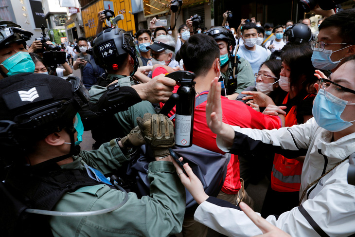 Vì sao Bắc Kinh chưa nói gì sau khi ông Trump dọa cắt ưu đãi cho Hong Kong? - Ảnh 2.