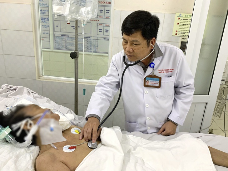 Cảnh báo liên tiếp người lớn tuổi ăn uống bị hít sặc, nguy hiểm tính mạng - Ảnh 1.
