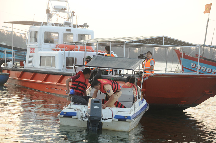 Xác định danh tính 5 người mất tích trong vụ lật ghe trên sông Thu Bồn - Ảnh 1.