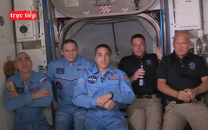 Trực tiếp: Hình ảnh từ tàu vũ trụ Crew Dragon của SpaceX
