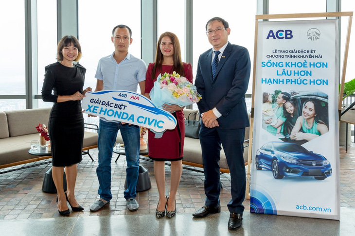 AIA Việt Nam và ACB trao thưởng Honda Civic cho khách hàng tại Hội An - Ảnh 3.