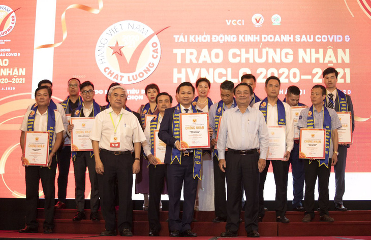 Sao Việt Nam nhận danh hiệu Hàng Việt Nam chất lượng cao năm 2020 - Ảnh 1.