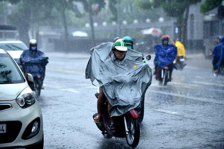 Biển Đông có khả năng đón cơn bão đầu tiên, gây mưa ở Nam Bộ - Ảnh 1.