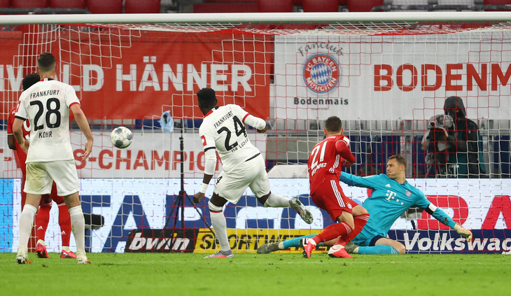VAR nổ đúng lúc, Bayern Munich hạ Frankfurt vào chung kết Cúp quốc gia Đức - Ảnh 2.