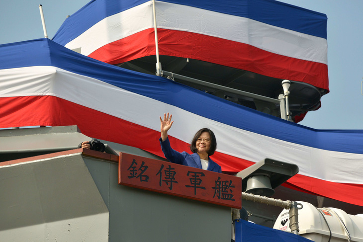 Dân Đài Loan thích chơi với Mỹ về chính trị, với cả Mỹ và Trung Quốc về kinh tế - Ảnh 1.