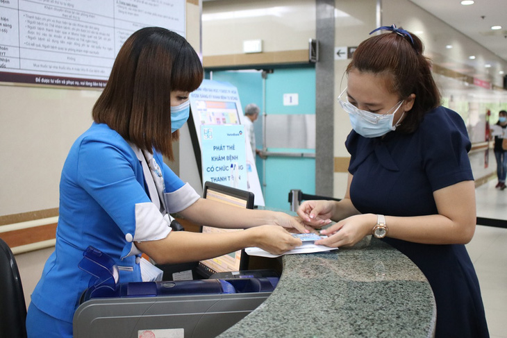 “Đưa mẹ đi cấp cứu, trong túi có mấy đồng bạc lẻ tưởng gặp khó rồi chứ” - Ảnh 1.