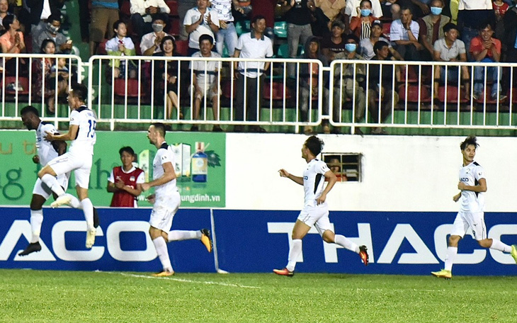 Cập nhật kết quả và bảng xếp hạng V-League ngày 12-6: Hà Nội bị cầm chân