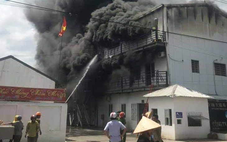 Cháy lớn xưởng sản xuất giày da tại Hải Phòng