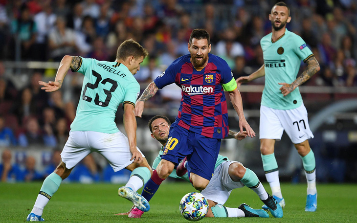 Messi luồn lách giữa những chấn thương