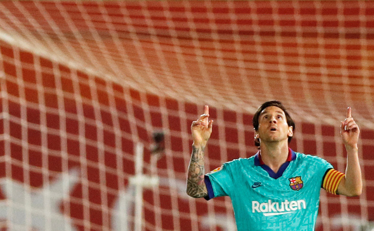 Ngày đầu tiên trở lại, Messi ghi bàn, kiến tạo và Barcelona đại thắng - Ảnh 1.