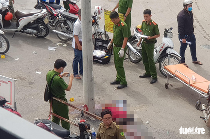 Nghi phạm đâm chết người ở cổng bến xe An Sương đầu thú - Ảnh 1.