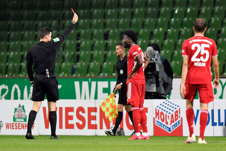 Lewandowski ghi bàn thứ 46 giúp Bayern Munich vô địch sớm 2 vòng đấu - Ảnh 3.